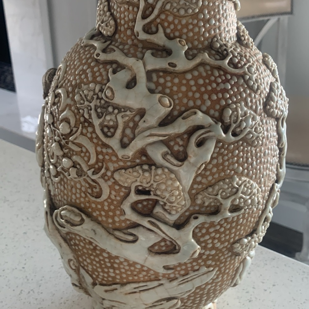 Chinese Art Center Moriage Relief Dragon and Immortality Pine Ceramic Vase - Picture 9 of 15